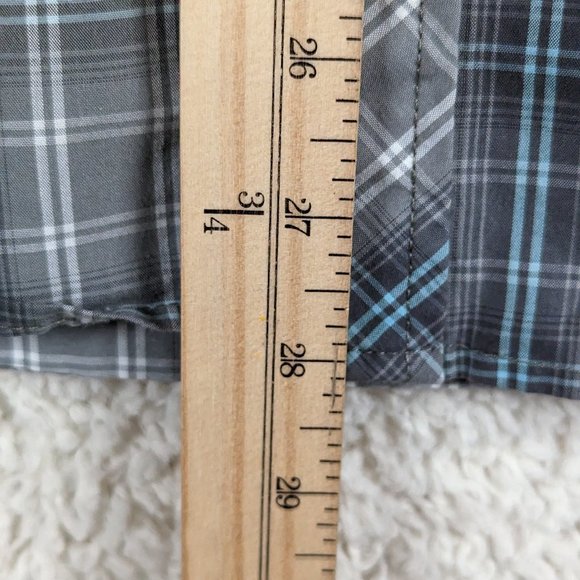 NordicTrack* Men's Short Sleeve Button Down Curved Hem Zipper Pocket Shirt~Large - Picture 10 of 13